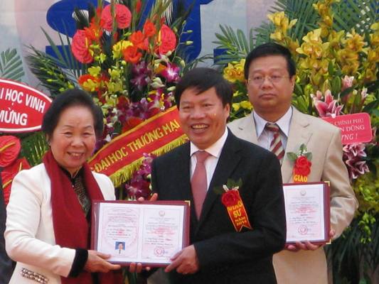 Công bố Quyết định và trao giấy chứng nhận đạt tiêu chuẩn chức danh Giáo sư, Phó Giáo sư